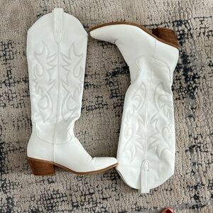 White Cowgirl Boots, Size 7